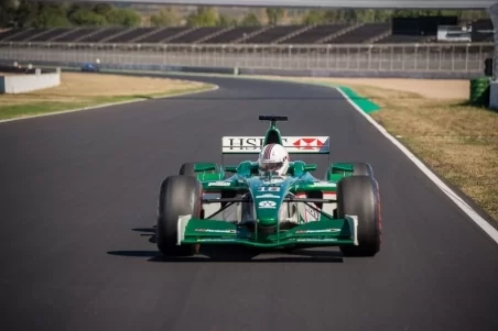 F1 driving course PERFORMANCE - 20 min E (X2) + F1 towers - Magny-Cours Grand Prix Circuit