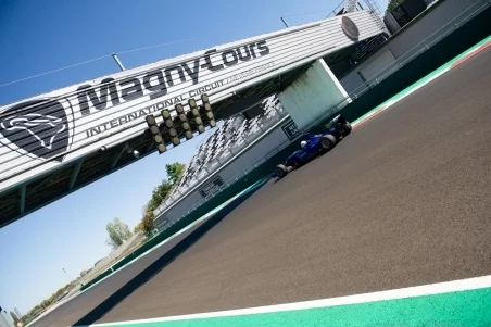 Praktikum-steuerung F1-PERFORMANCE – 20 min FR (X2) + runden F1 – Rennstrecke von Magny-Cours Grand-Prix