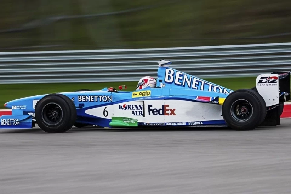 Formula 1 driving course TRAINING - 15 min E (X2) + F1 laps - Circuit Magny-Cours Club