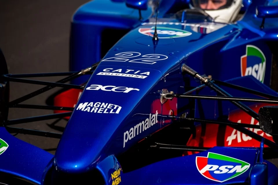 Stage de pilotage F1 PERFORMANCE – 20 min FR (X2) + tours F1 – Circuit de Magny-Cours Club