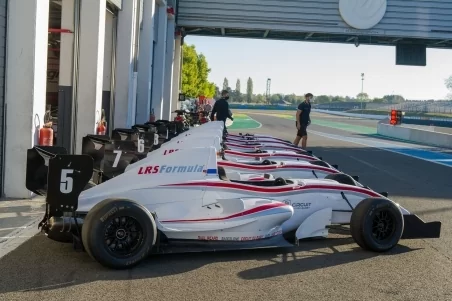 Formula Renault driving experience - Circuit Magny Cours Grand Prix