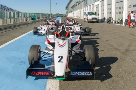 driving course Formula Renault F1 + steering Baptism seater - Circuit Magny Cours Grand Prix