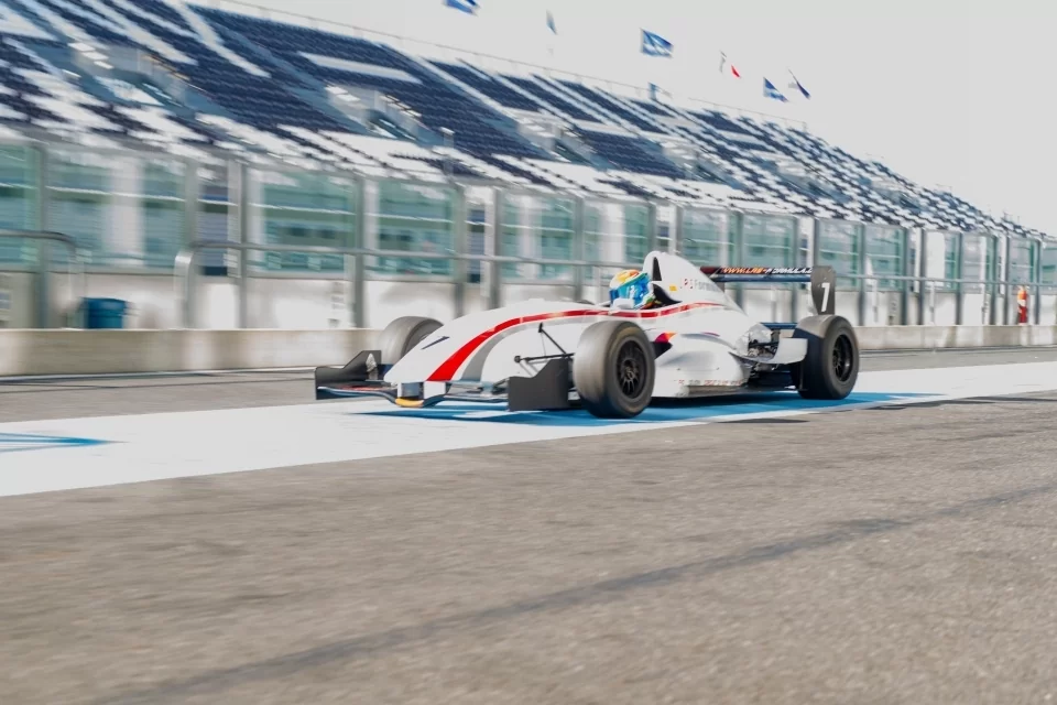 driving course Formula Renault F1 + steering Baptism seater - Circuit Magny Cours Grand Prix