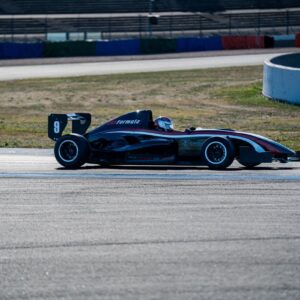 Stage de pilotage en Formule 4 + Baptême de Formule 1 Triplace RACE 3 : Circuit CLUB de Magny-Cours (58)